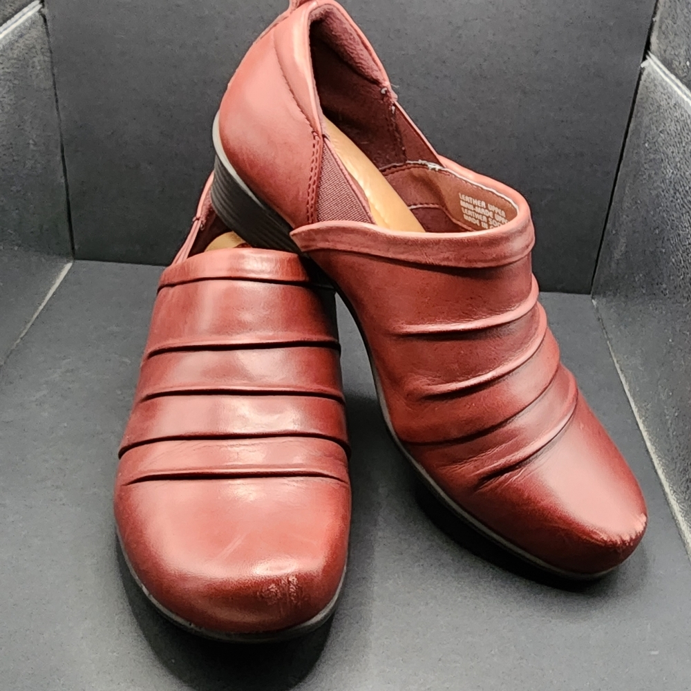 Earth Origins Sage Merlot Ruched Slip-On Women's Size 5 Shoe